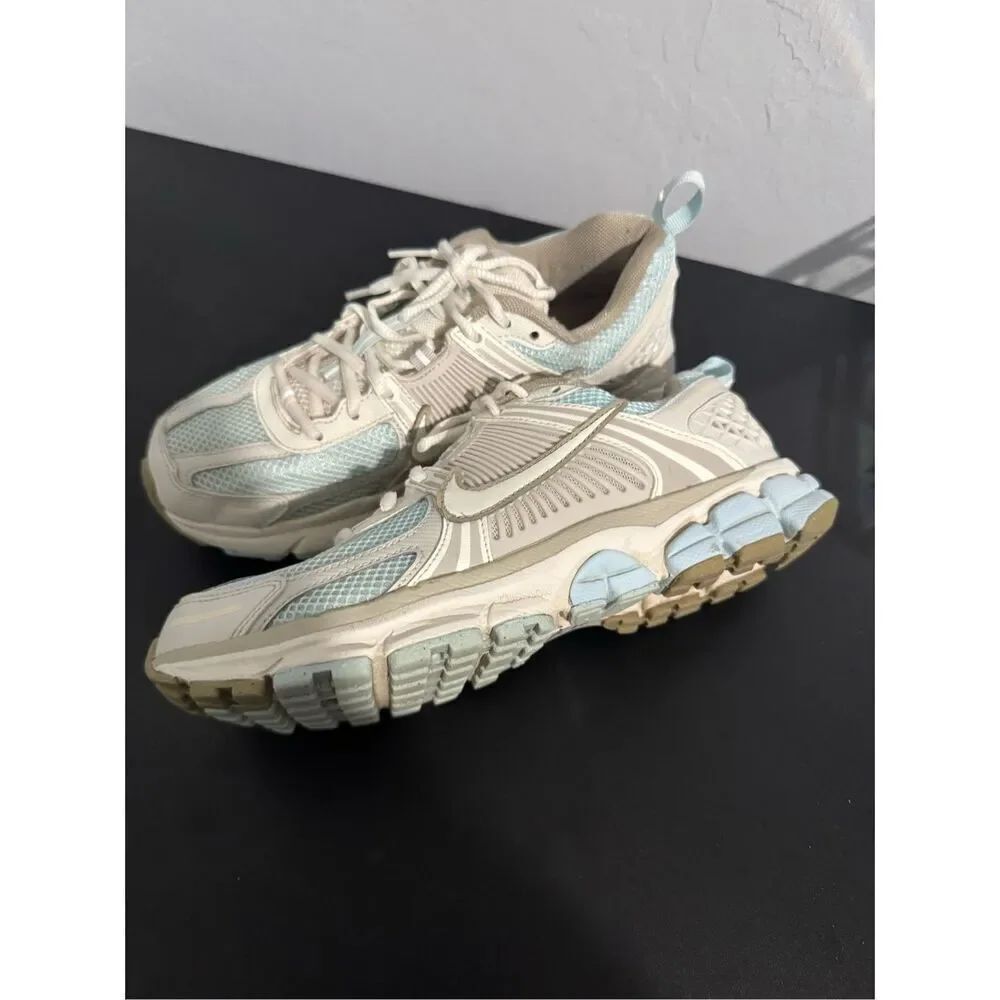 Nike Zoom Vemero 5 running shoe Y2K vibes in glacier blue gray 7Y